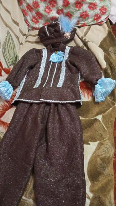 Карнавальные костюмы: Детские костюмы мушкетёра/придворного принца (2 варианта) А также — 4