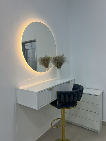 купить диван для салона красоты: Туалетный уголок с подсветкой и барным стулом - Сдаю в аренду кресло