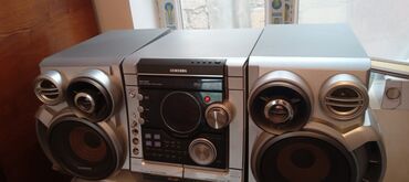 Musiqi mərkəzləri: 3800 W Güclü səs sistemi . 2 Basoviki və 2 Səs Kalonkaları Aux — 6