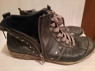 ботинки converse: Женские деми ботинки,37 размерсостояние отличное.находимся в 7мкр