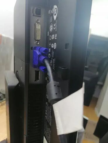 Monitori: Monitor HP 24" Pivot . Kao nov, Lepo ocuvan bez ogrebotina — 2