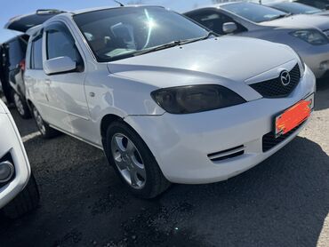белая mazda: Mazda : 2003 г., 1.3 л, Автомат, Бензин, Хэтчбэк