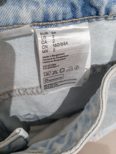 Şortlar: Qadın geyimi – cins şort və cins ətək dəsti. Biri 15 manat. İkisini de — 7