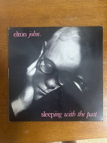 Виниловые пластинки: Виниловые пластинки
Elton John 
Queen