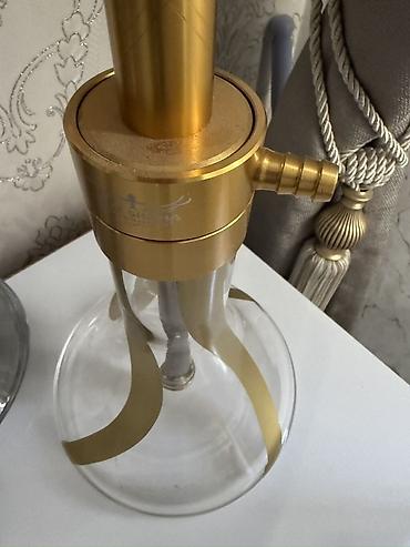 nargile dairesi: Qızılı rəngli nargilə seti - Modern, minimalist dizaynlı qızılı gövdə — 2