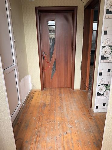 Mənzil kirayələyirəm: 1 otaqlı mənzil – daxili plan və təchizat - Girişdən dəhliz, taxta — 1