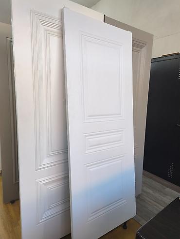 mdf material satışı: Ağ rəngli daxili qapı panelləri - Klassik frezli panellı dizayn — 1