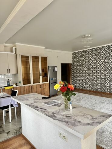 квартиры посуточно 3 комнаты: 3 комнаты, 107 м², Элитка, 2 этаж, Дизайнерский ремонт