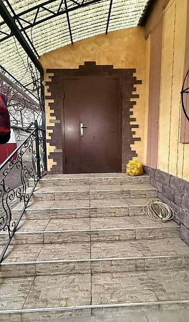 Продажа коттеджей и домов: Продаётся дом. район Колмо. 130кв.м + подвал 70кв.м. мебель и техника at lalafo.kg — 17 Продажа коттеджей и домов: Продаётся дом. район Колмо. 130кв.м + подвал 70кв.м. мебель и техника — 17