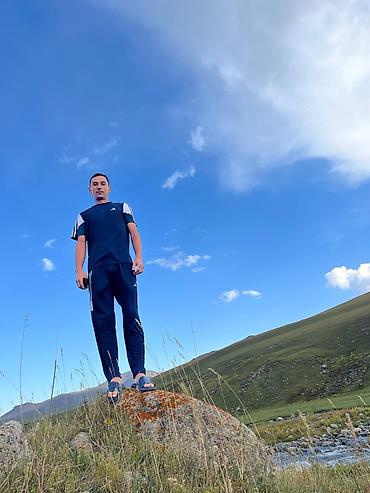 Спортивный костюм Adidas (футболка + брюки) - Цвет: тёмно‑синий с at lalafo.kg Спортивный костюм Adidas (футболка + брюки) - Цвет: тёмно‑синий с
