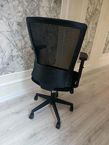 Ofis mebeli: Erqonomik ofis kreslosu – qara rəng - Nəfəsalan mesh arxa dayaq — 2