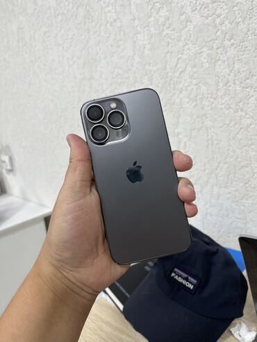 Мобильные телефоны: IPhone 13, Черный