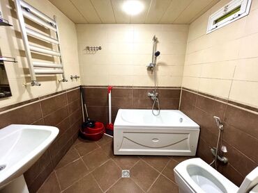 Uzunmüddətli kirayə mənzillər: Əmlak Xırdalanda mərkəzdə yerləşir notariat ofisinin yanındakı — 5