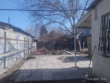 Продажа домов: Полдома с постройками и навесом - Просторный закрытый двор, частично — 5