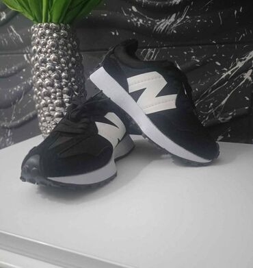 nove starke duboke: New Balance, bоја - Crna