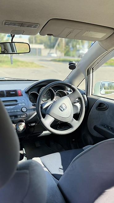 getz 2: Honda Fit: 2001 г., 1.3 л, Вариатор, Бензин, Хэтчбэк — 8