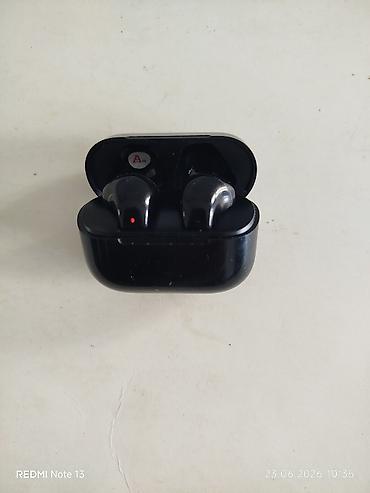 беспроводной наушник: Qulaqcıq. İşləkdi. USB də var. Qara rəngdədi — 2