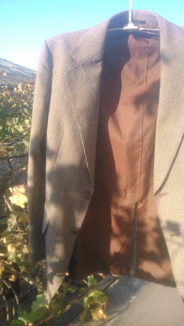 Pencəklər: Kişi üçün pencək satılır.Yaxşı vəziyyətdədir.Razmer 52.Qiyməti 15 — 7