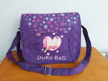 сумка для переноски детей chicco: Продаю сумку для девочки, подойдёт для дополнительных занятий . Размер