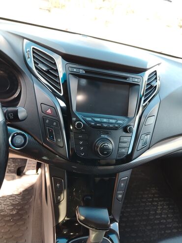 Hyundai: Hyundai i40: 1.7 l | 2015 il Universal — 9