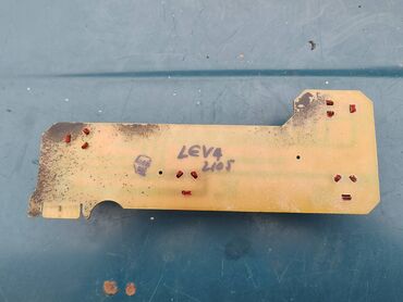 Auto delovi: Stampana ploca Lada 2105 leva sa grlima i sijalicama. Polovno — 10