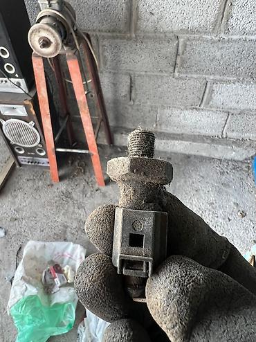 Другие детали для мотора: Запчасти от Ауди А6 С6 3.2 Клапанная крышка 3000 сом Насос масленный — 13