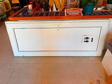 tolet: Məhsul: Plastik qapı Ölçü: 205 × 82 sm Plastik qapi 205/82sm 50azn — 1