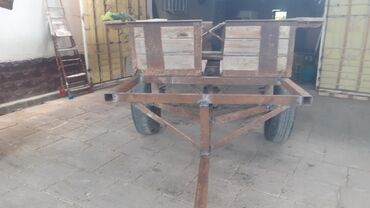 Qoşqular: Taxta və metal konstruksiyalı qoşqu. Kənd təsərrüfatı və ya bağ işləri