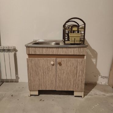 moyka islenmis: Mətbəx üçün şkaflı moyka. Əlavə olaraq qab yuyulub qoyulması üçün