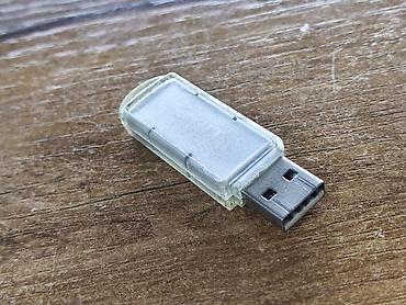 micro cd: Срочно! Флешка на 4 ГБ. На MLC Памяти! Кто знает тот поймёт. Купить — 3