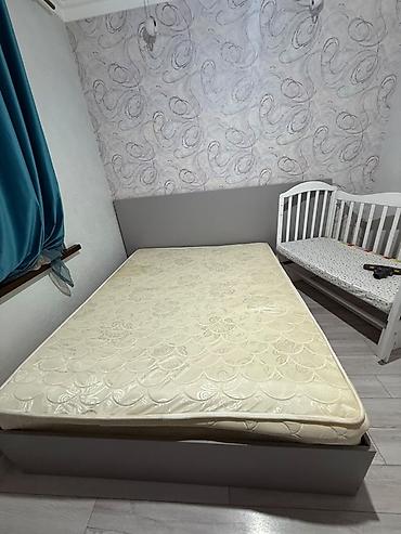 Кровать с матрасом + приставная детская кроватка - Двуспальная