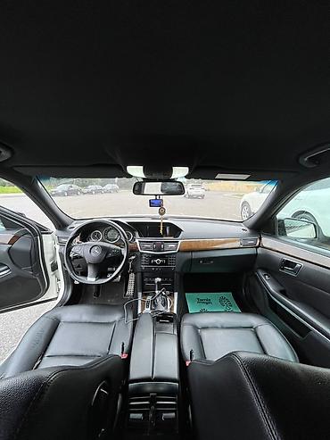 mercedes 180 b: Mercedes-Benz E-Class: 1.8 l | 2010 il Sedan — 5