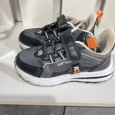 обувь для футбола для детей: Кросс 33 р бу 300 сом