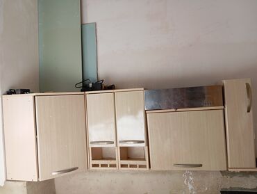 Dolablar: Mətbəx üst dolabları və inteqrə olunan hissələr - Material: açıq ağac