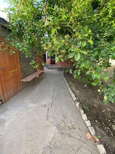 дом город ош: 60 м², 4 комнаты, Утепленный, Бронированные двери, Парковка