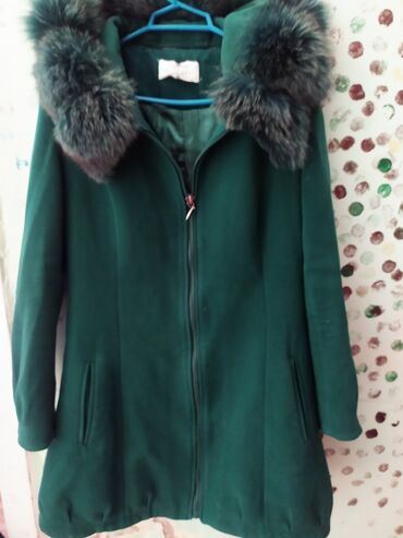 zhenskie dlinnye palto: Пальто M (EU 38), цвет - Зеленый