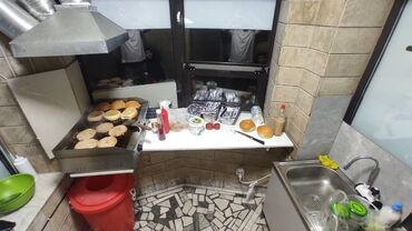 сдам место в салоне красоты: Продаю бургерная шурма