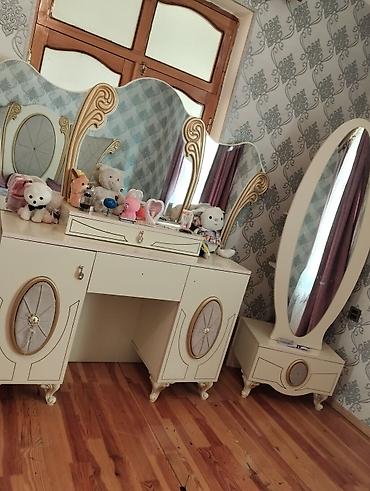 Yataq otağı dəstləri: Bu yataq dəsti yataq otağınız üçün rahat və zərif bir seçimdir. Dəstə — 5