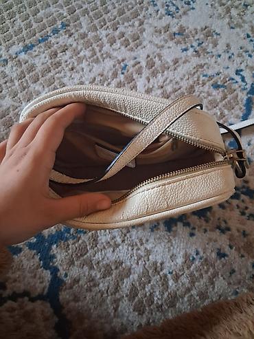 hermes paris canta: Ağ rəngdə qadın çiyin çantası, ön hissəsində qabarıq "GG" loqosu ilə — 2