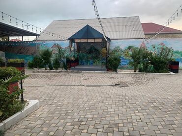 Restoran, kafelər: Uluxanlı Restaurant – geniş və işıqlı məkan - Fasaddan görünən — 24