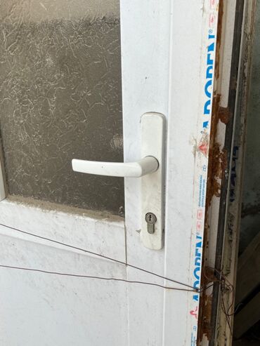 Plastik qapı uzunlugu 2m
Eni 87di qapı ela veziyyetdədi