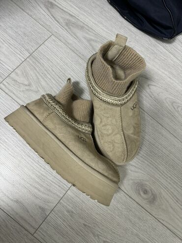 рюкзак школьный kite: Уггилер, 37, UGG, Жаңы, түсү - Саргыч боз