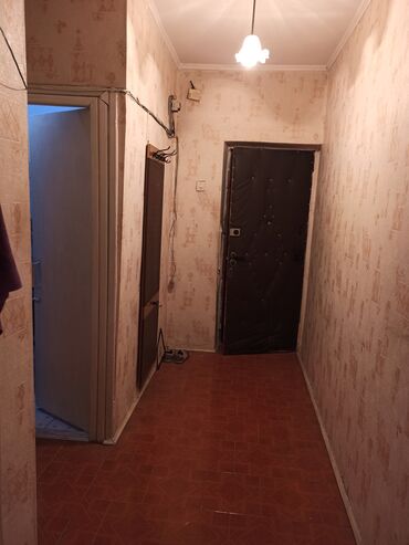 1 ������ ���� �� �������������� ���������� in Кыргызстан | ПРОДАЖА КВАРТИР: 105 серия, 1 комната, 35 кв. м, Бронированные двери, Без мебели, Угловая квартира
