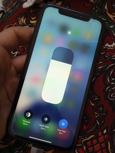 разбитый iphone: IPhone Xr, Б/у, Зарядное устройство, 62 %