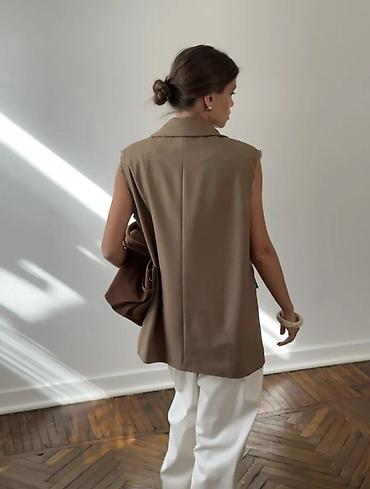 Классические жилеты: Костюмная безрукавка Размер L/XL Женская одежда от производителя — 3