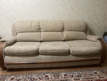 диван большой: Диван-кровать, цвет - Бежевый, Б/у