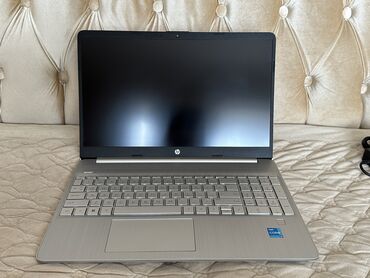 HP: Intel Core i3, 8 GB, 15.6 "