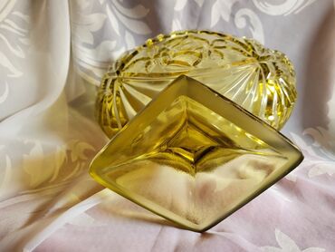 Kante: Bombonijera nova iz 30ih. godina. presovano staklostaklara — 18