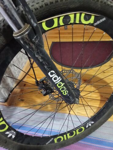 amortizator velosiped: Dağ velosipedi Adidas, 26"