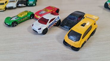 Hot Wheels mashonkalar satilir, hamisi originaldi. Biri 4 manatdir